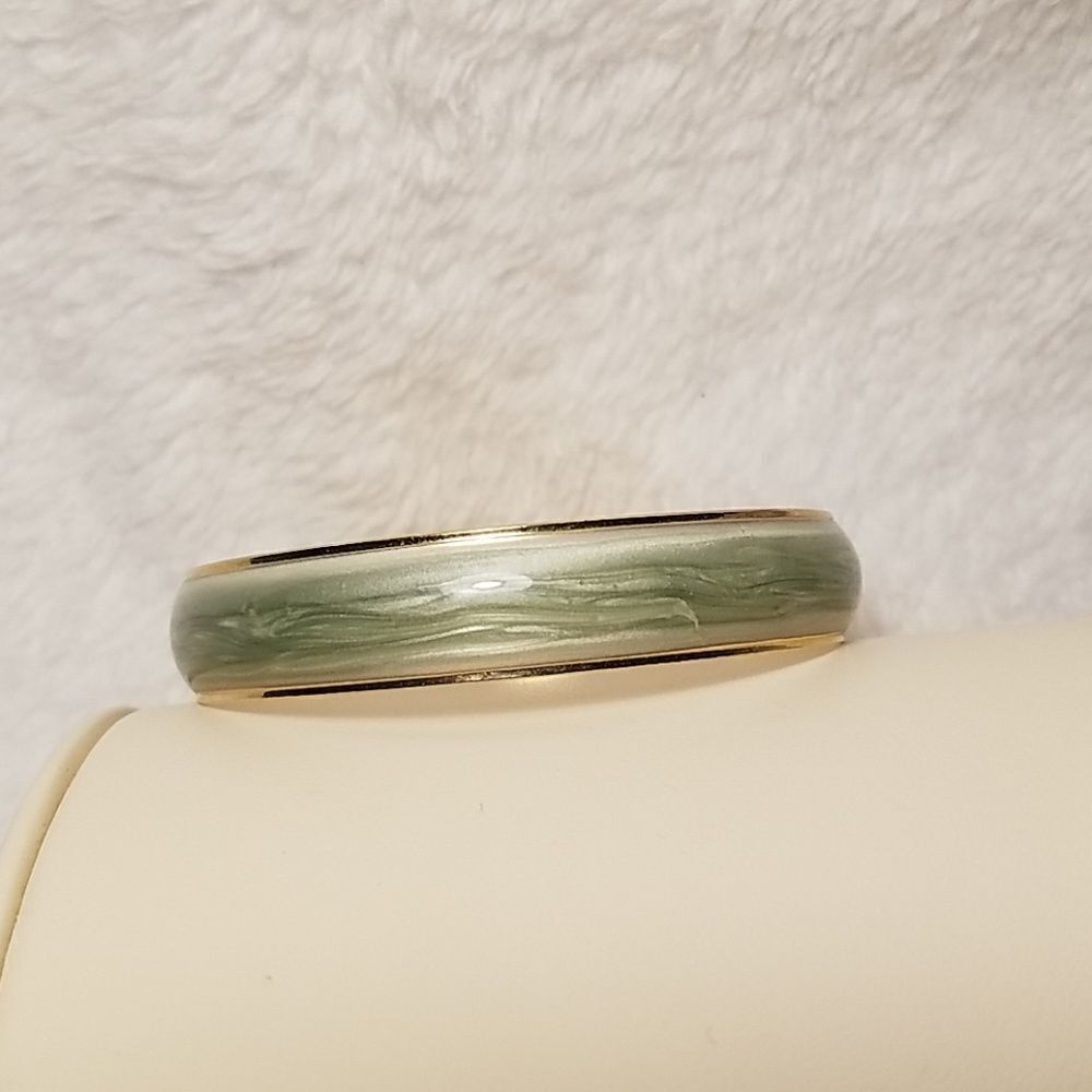 Vintage Avon Green & Gold Bracelet